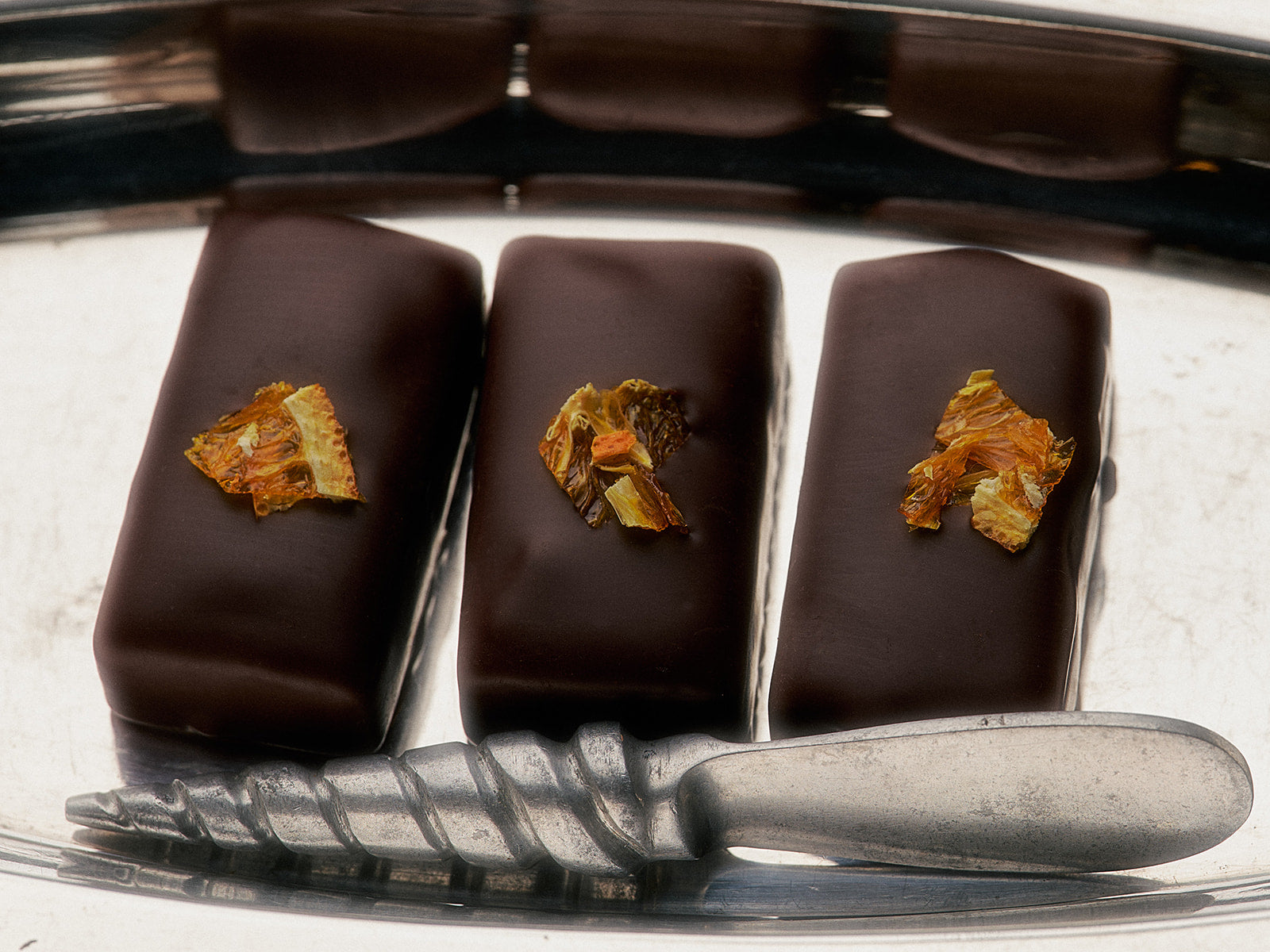 Loco Love Orange & Almond Truffle with Ginger Pieces - Single