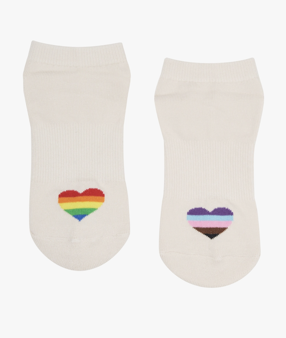 Move Active Classic Low Rise Grip Socks - Rainbow Heart